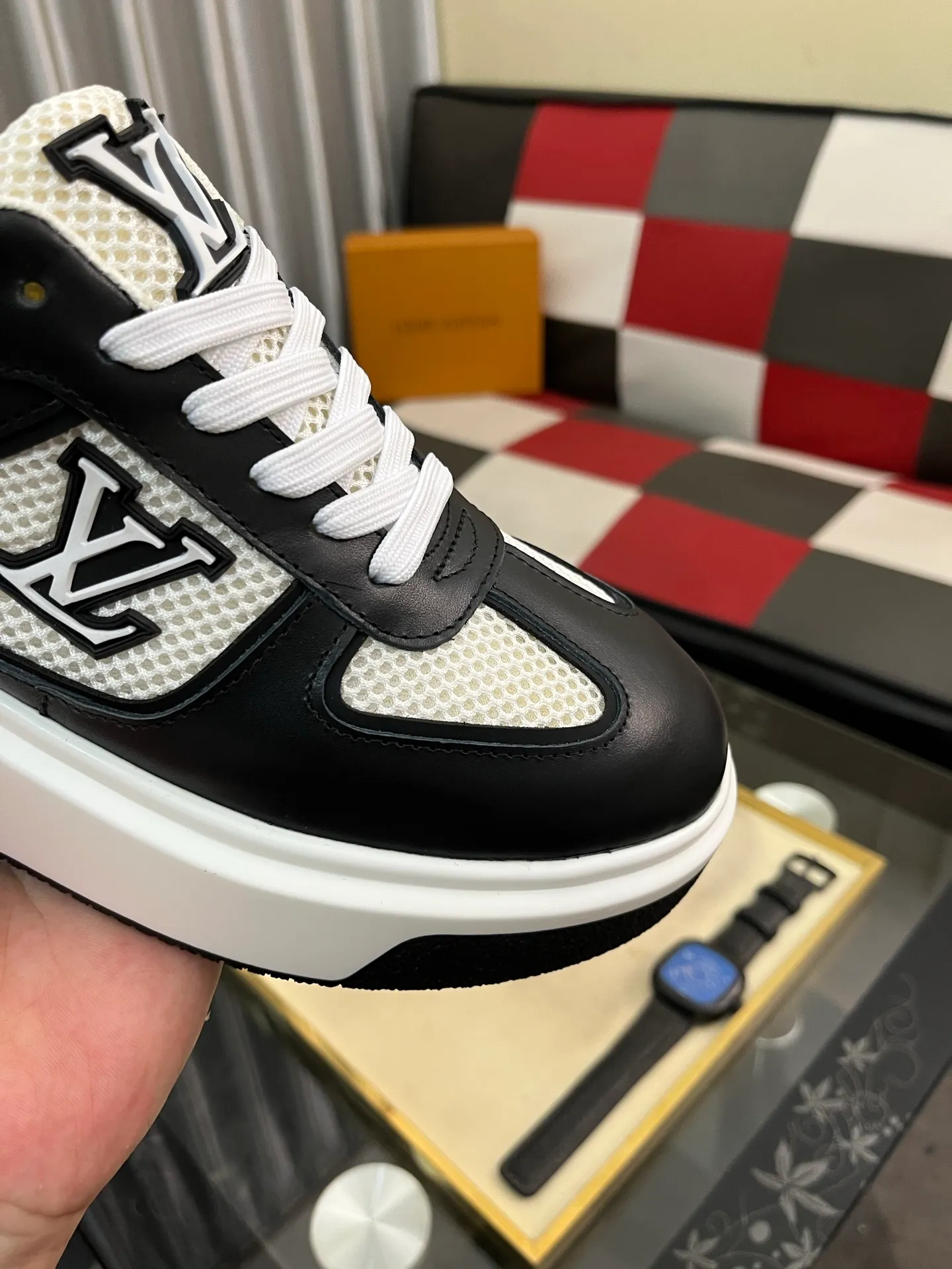 Men's shoes 💰458⌚️⌚️《Louis vuitton/LV Louis Vuitton》original quality.~ Unique modern style sneakers. 🏃A must-have casual shoe for trendy men😍😍 Original brand imported from Italy, imported original leather, cowhide lining (refuses to discolor and grind feet) sole: original sole provided by the original factory, French lazy style design ⚠️Fit to the feet, original quality, super comfortable original sole. Code number: 38-442️⃣Colors available